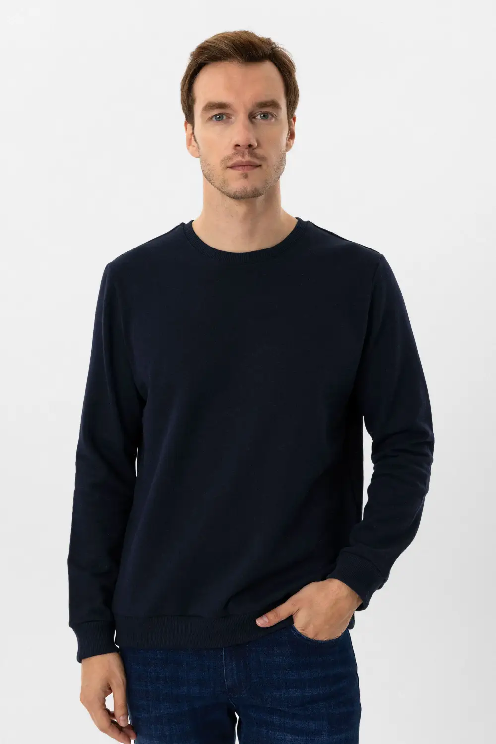 Светр з круглим вирізом, класичний фасон, бежевого кольору, 50% бавовна, 50% поліестер, доступні розміри: L, M, XL, XXL