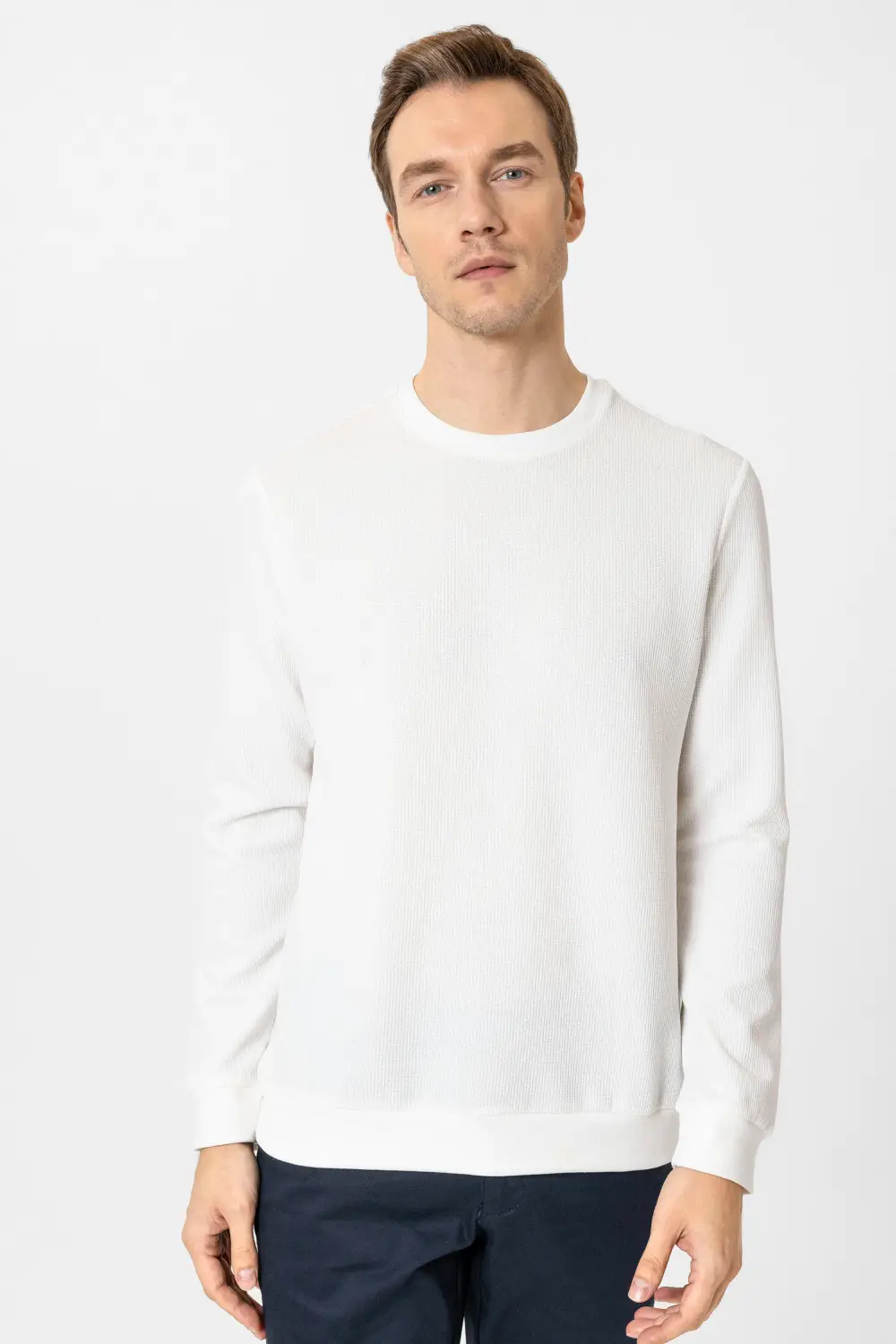 Регулярная трикотажная кофточка с округлым вырезом и текстурным узором, 100% полиэстер, белая, размеры XL, L, XXL