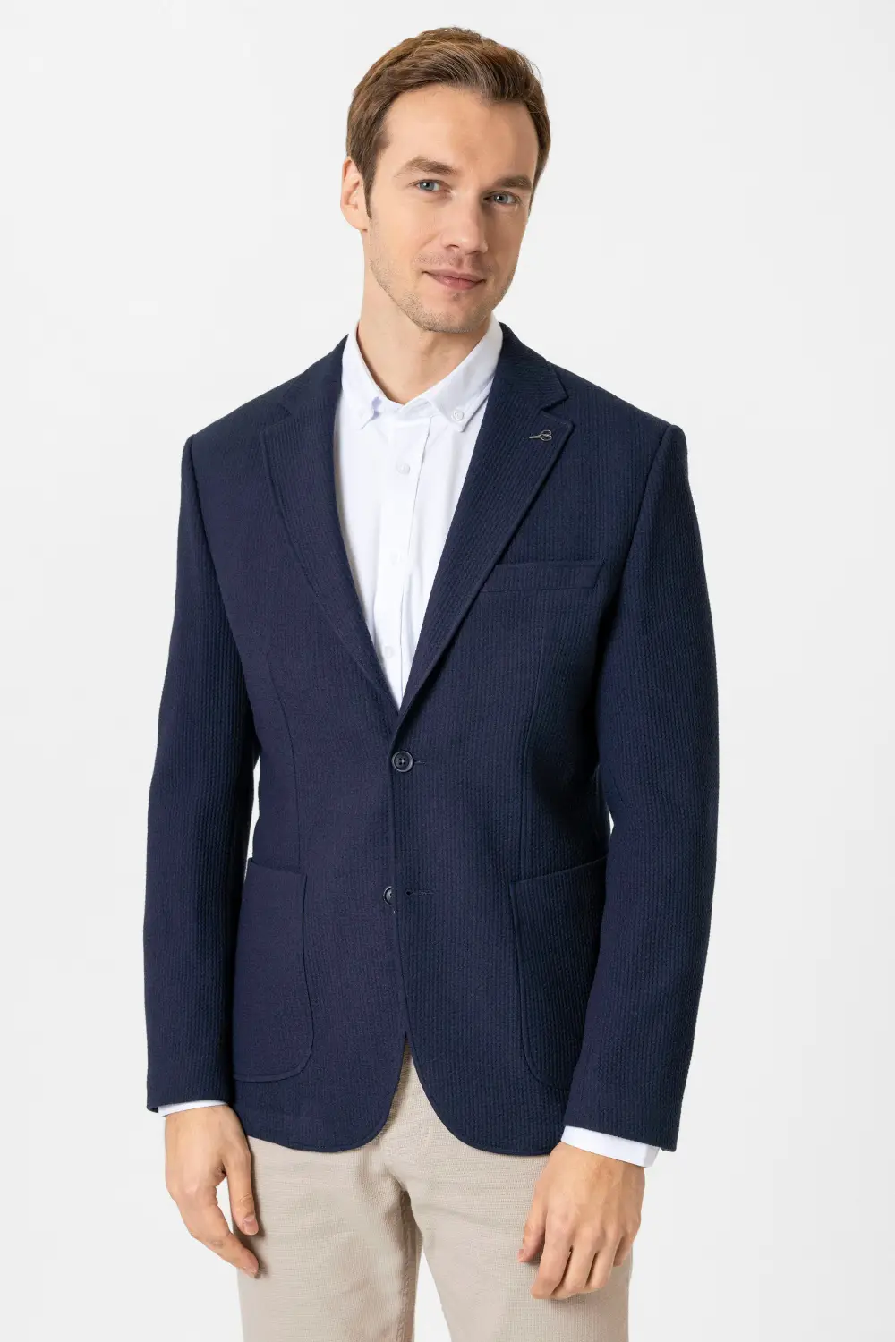 Тонкий приталенный пиджак классического фасона, 64% ПЭ, 34% ВИ, 2% ЭА, два кармана, без клапанов, цвет темно-синий, размеры 48-54