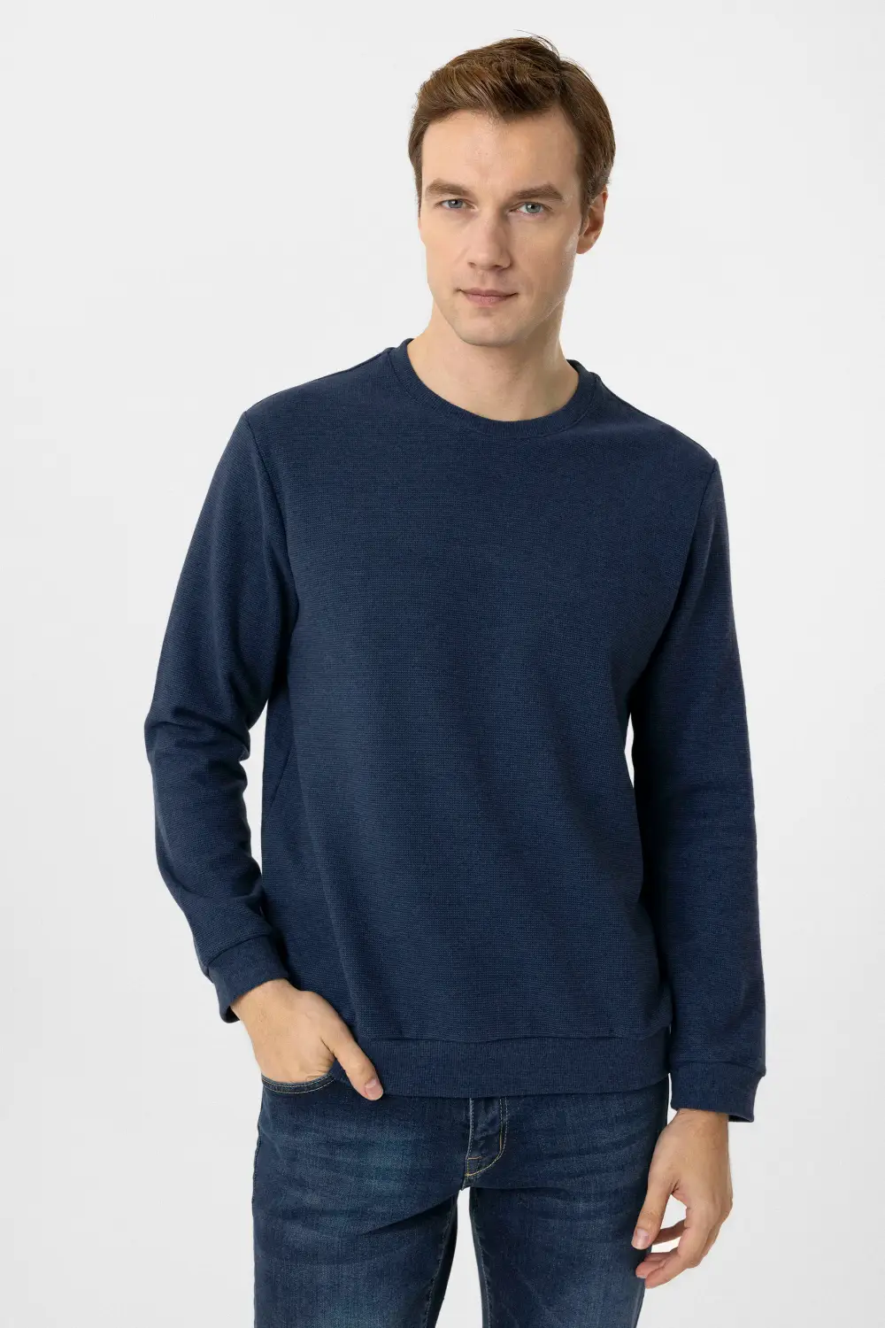 Трикотажный свитер с круглым вырезом, регулярный крой, состав 50% хлопка и 50% полиэстера, цвет темно-синий, размеры XL, L, M, XXL