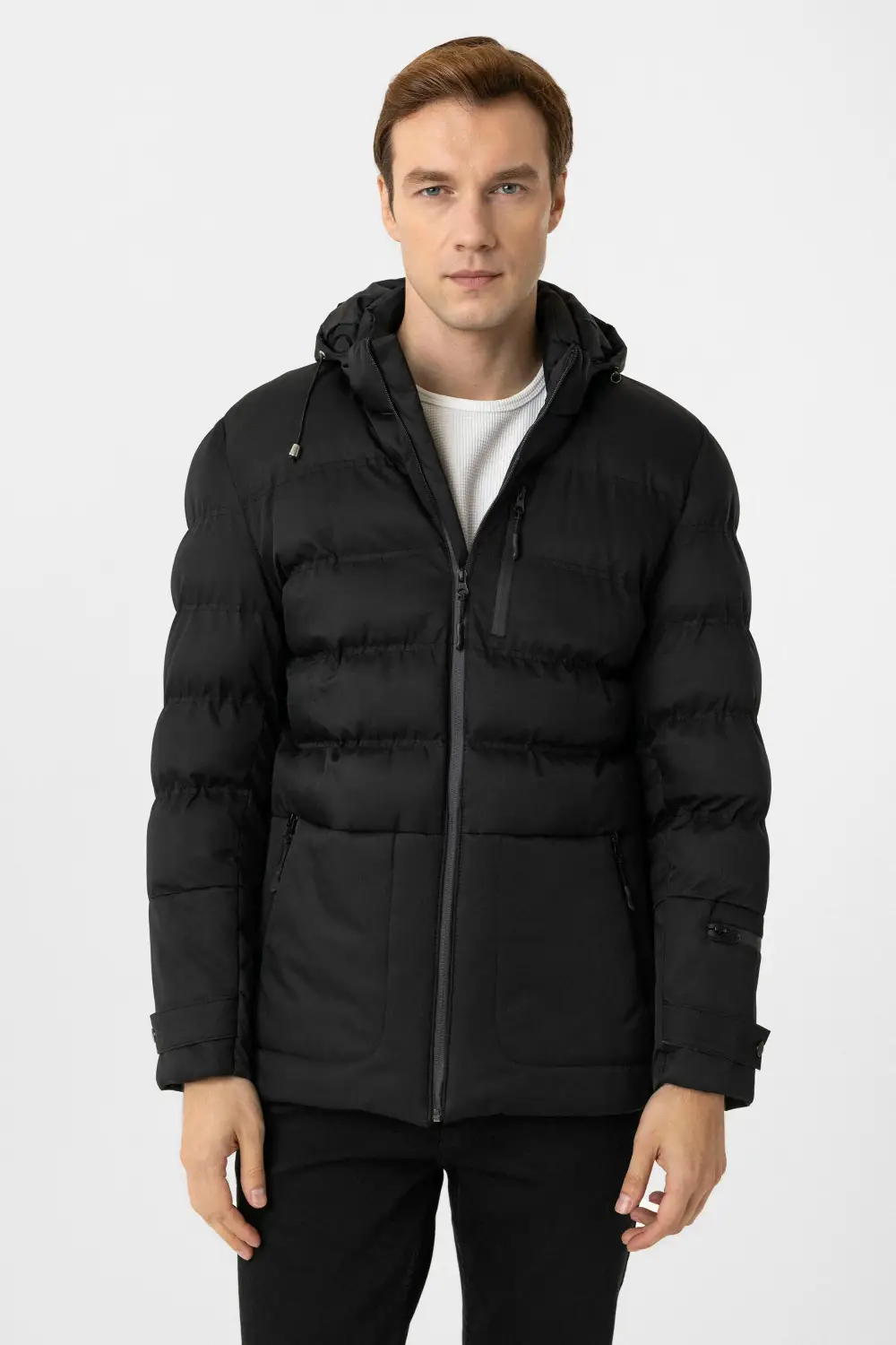 Слімовий капітонований чоловічий куртка, 100% поліестер, доступний в чорному кольорі, розміри XL, L, M, XXL