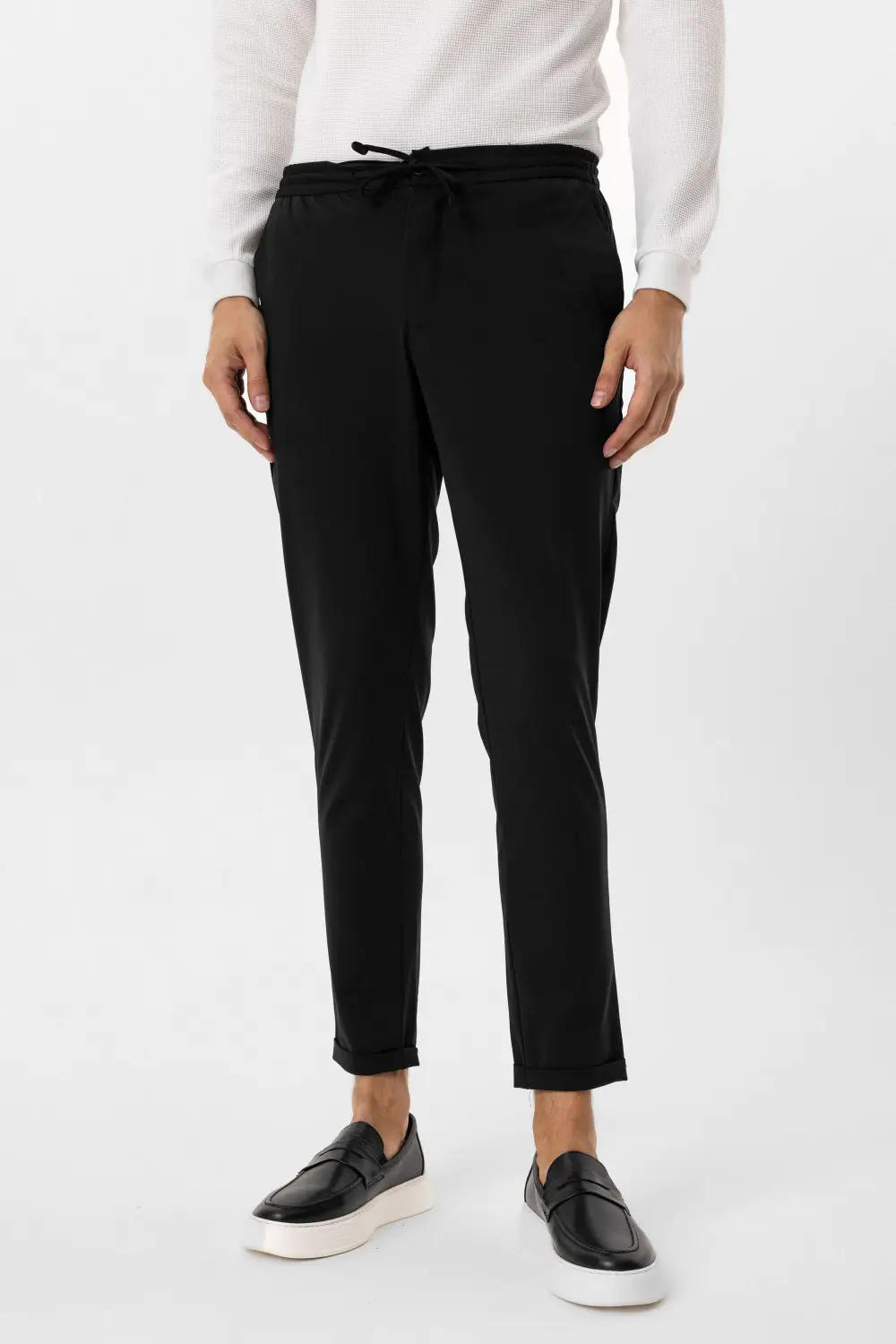 С Slim-кроєм класичні джоггери з бавовни, 88% нейлону, 12% спандексу, без малюнка, з кишенями, колір: темно-синій, розміри: 40-50