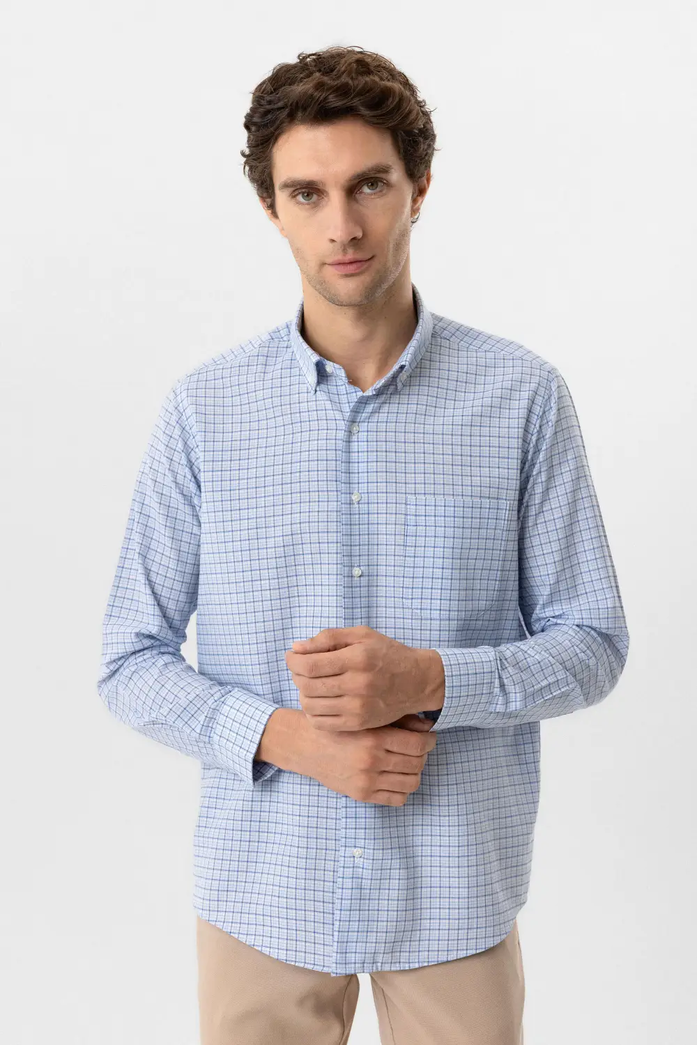 Квадратна сорочка з регульованими манжетами в бежевому кольорі, 50% бавовна, 50% поліестер, класичний комір, стиль бізнес-кежуал, вироблено в Туреччині