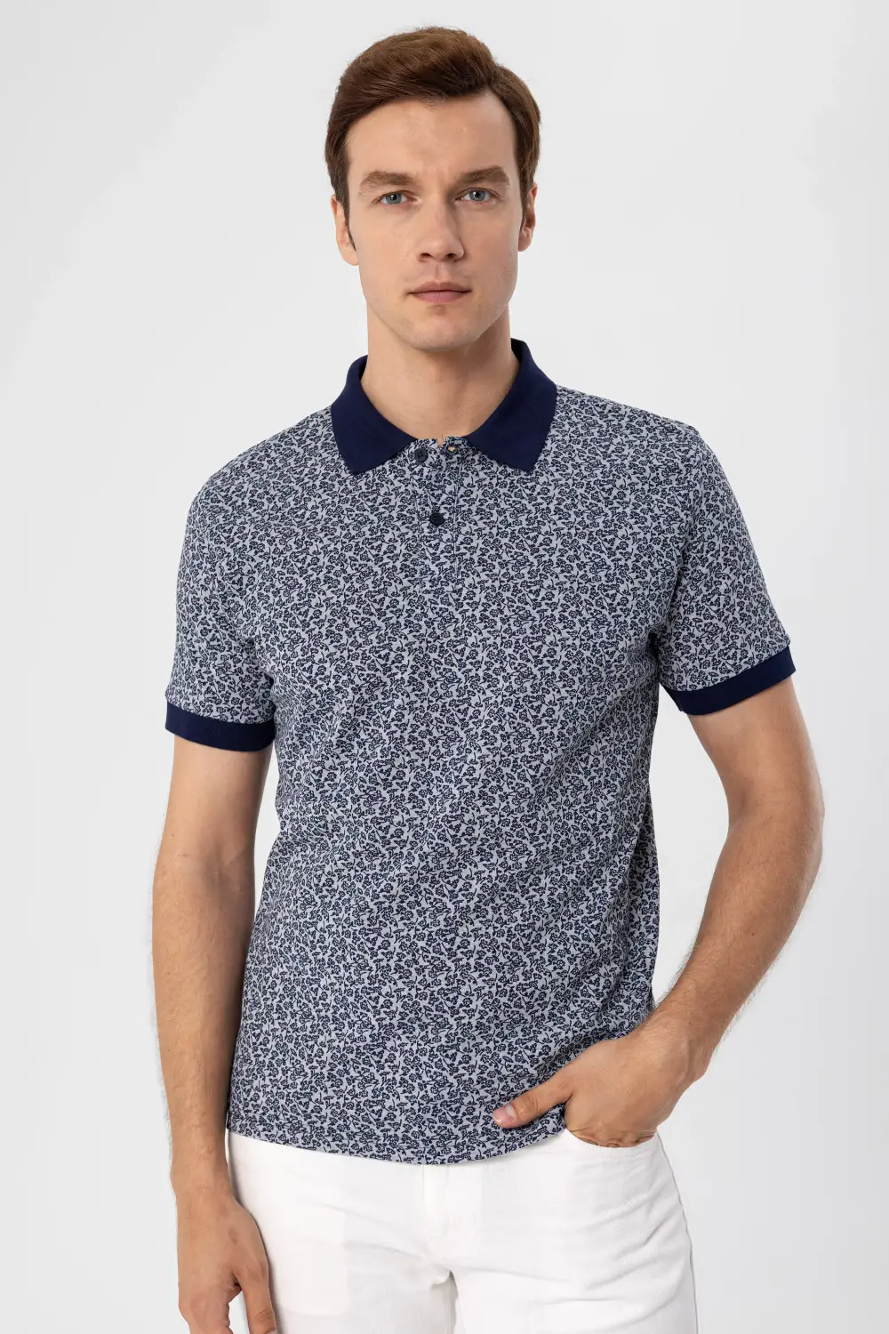 تي شيرت مطبوع بياقة بولو