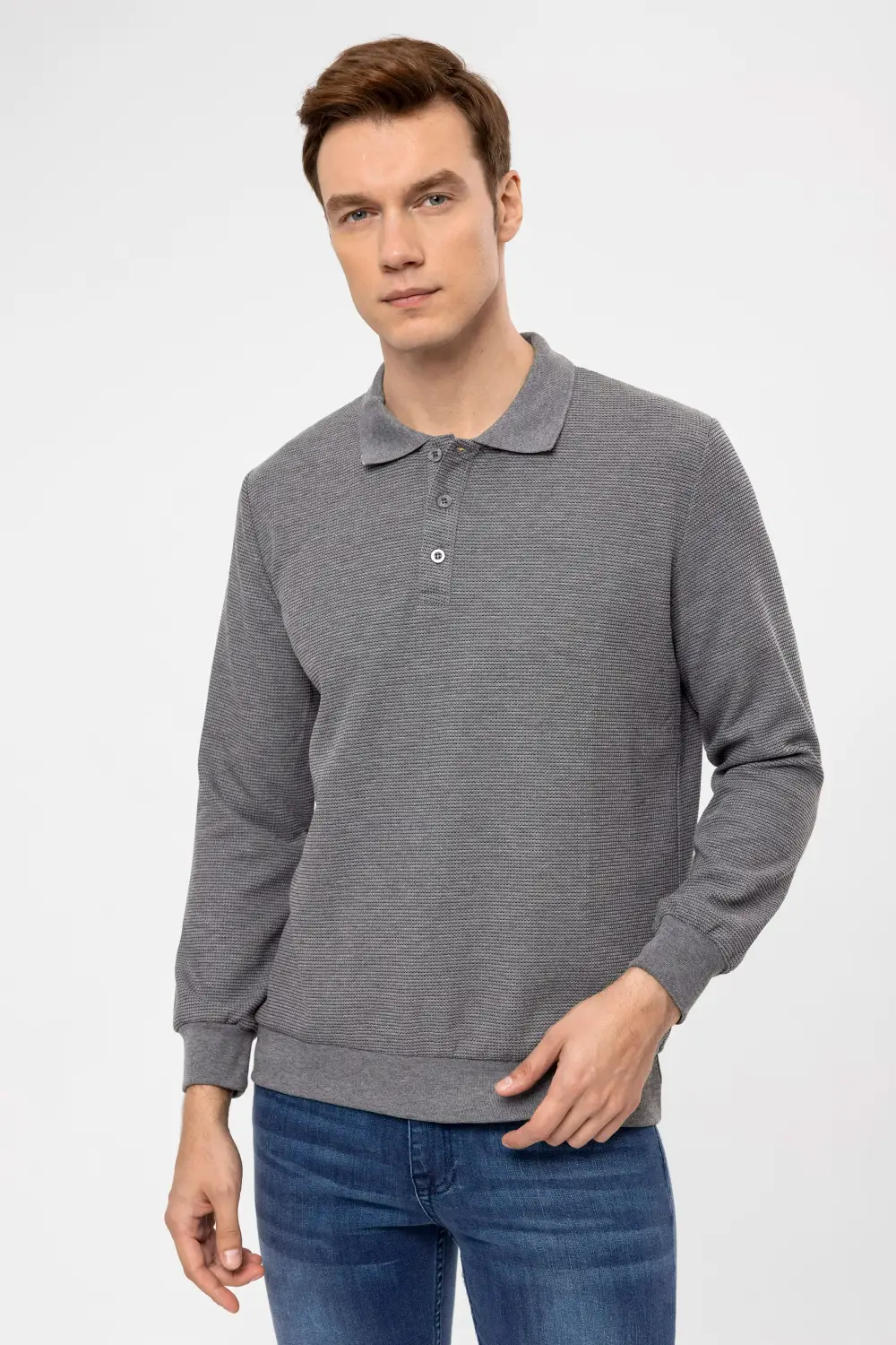 سويت شيرت دوبي بقصة عادية بياقة بولو