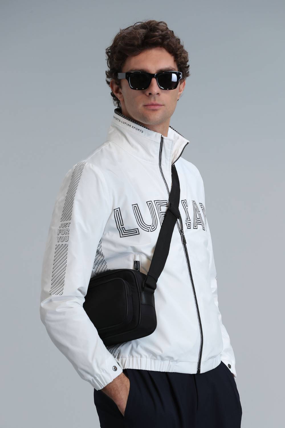 Мужская куртка Jack белого цвета, размеры 50-56