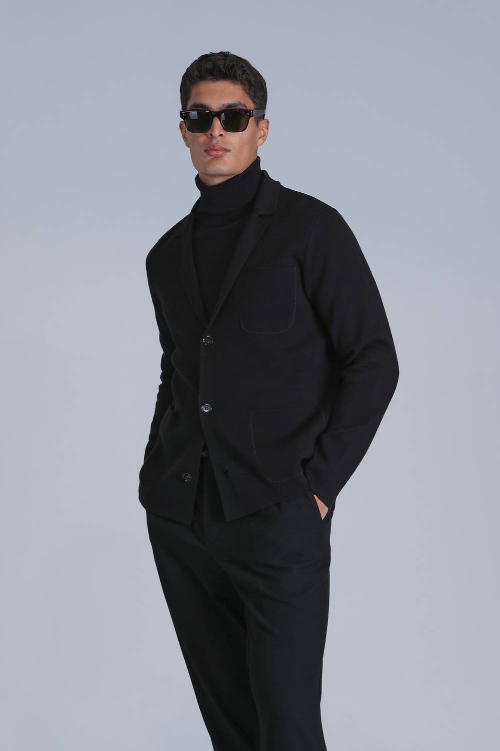 Чорна чоловіча кардиган-лідер з різними розмірами: S, M, L, XL, XXL