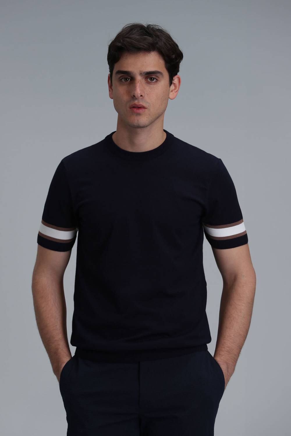 سويت شيرت رجالي باللون الأزرق الداكن متوفر بمقاسات متنوعة من XS إلى 3XL