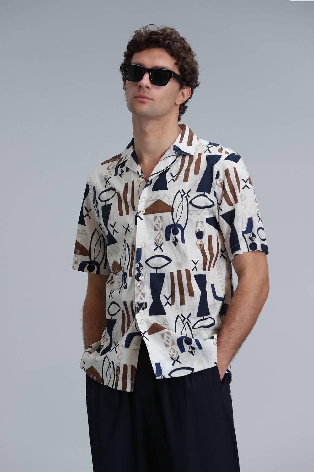 Чоловіча базова сорочка Comfort Slim Fit бежевого кольору, доступні розміри: XS, S, M, L, XL, XXL, 3XL