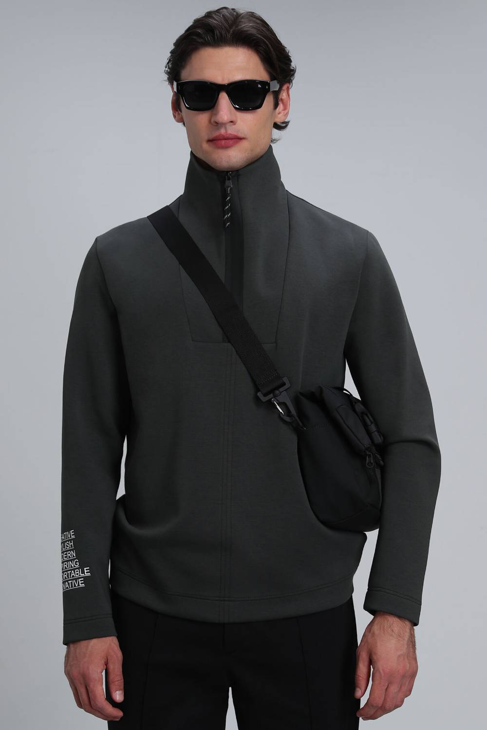 قميص من النوع الثقيل إيرل للرجال باللون الأخضر الداكن