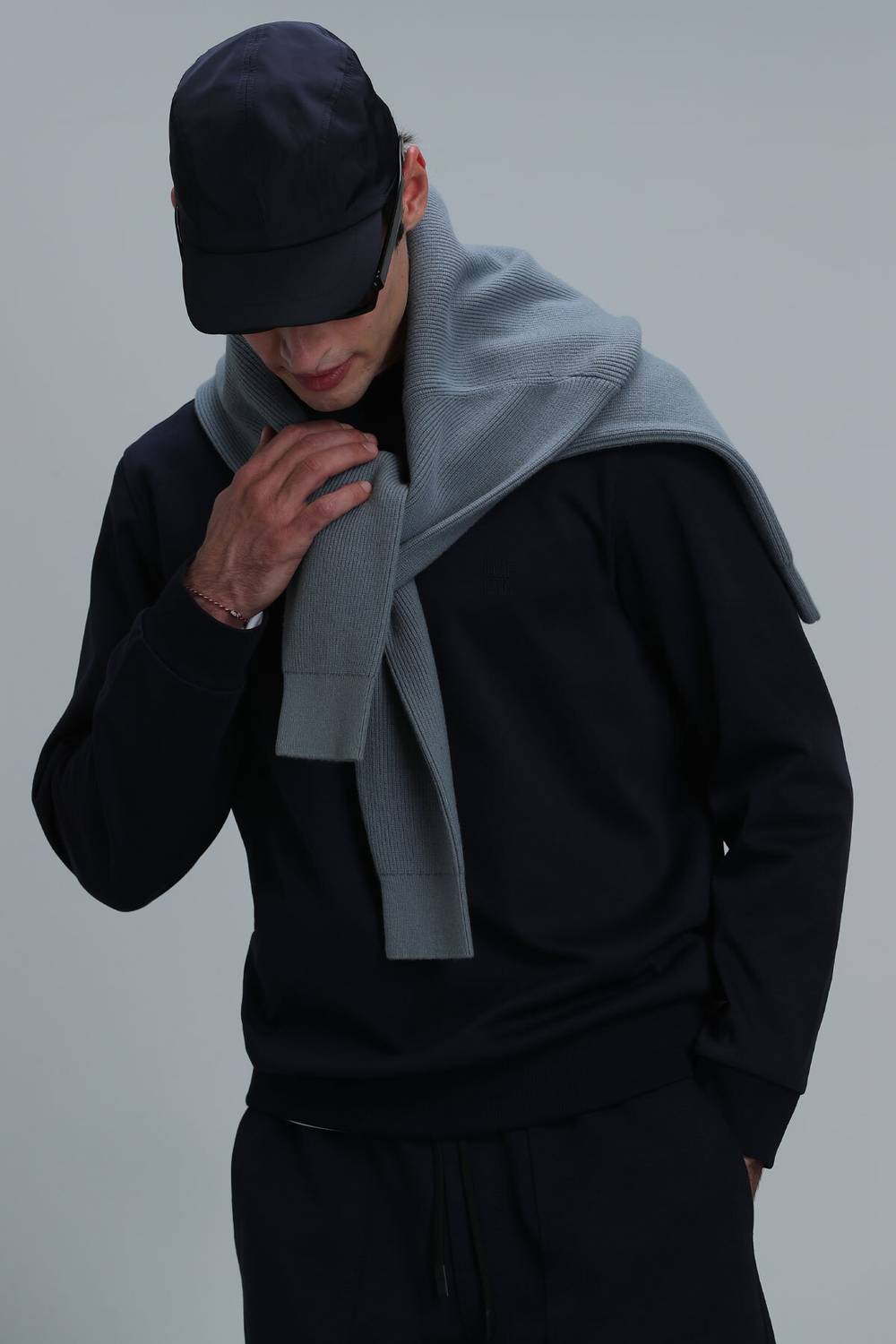 Чоловічий світшот темно-синього кольору, доступний у розмірах 3XL, 4XL, L