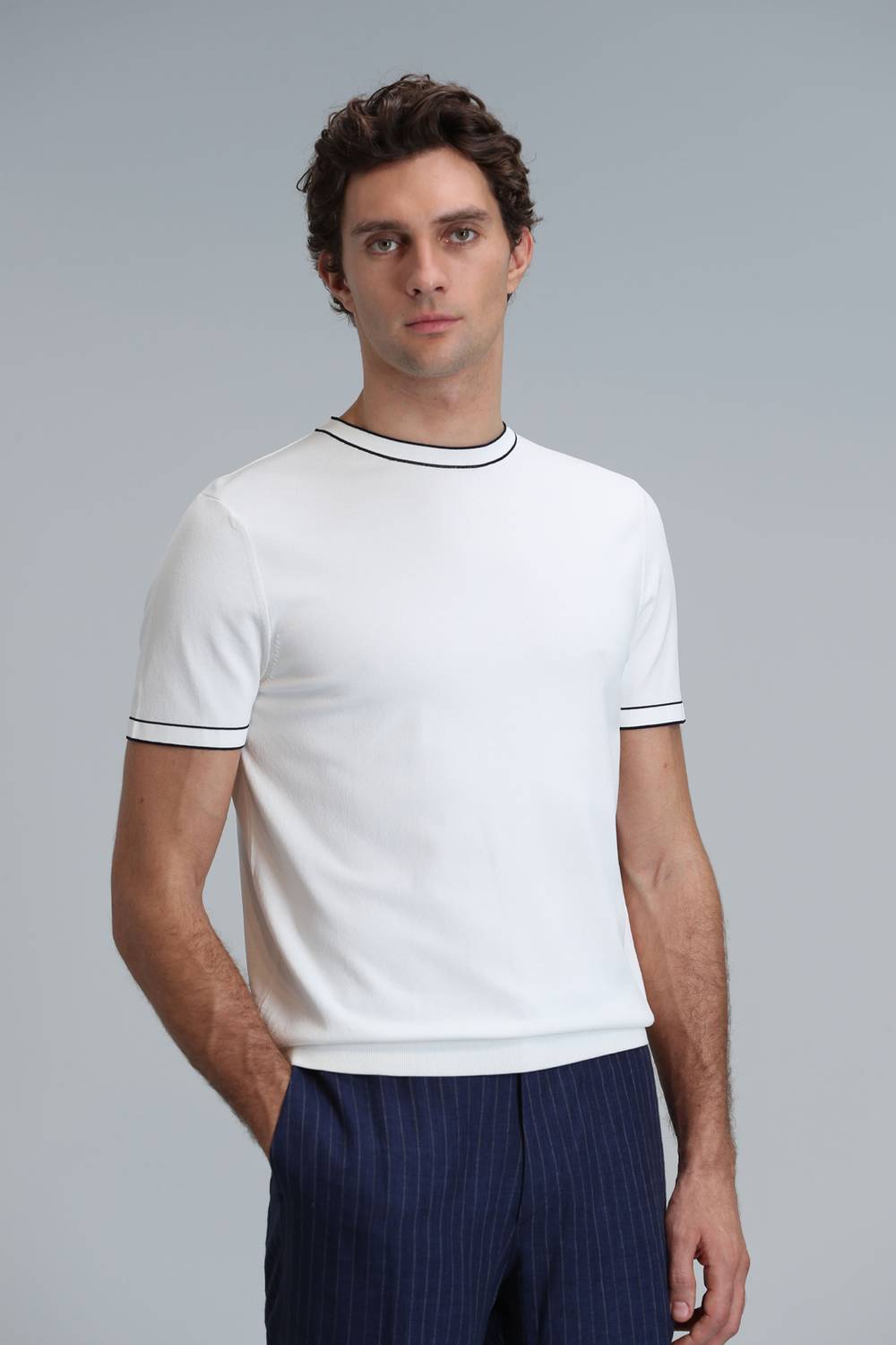 ستيف سترة رجالية بكِرة بلون الإكرو متوفرة بمقاسات متعددة