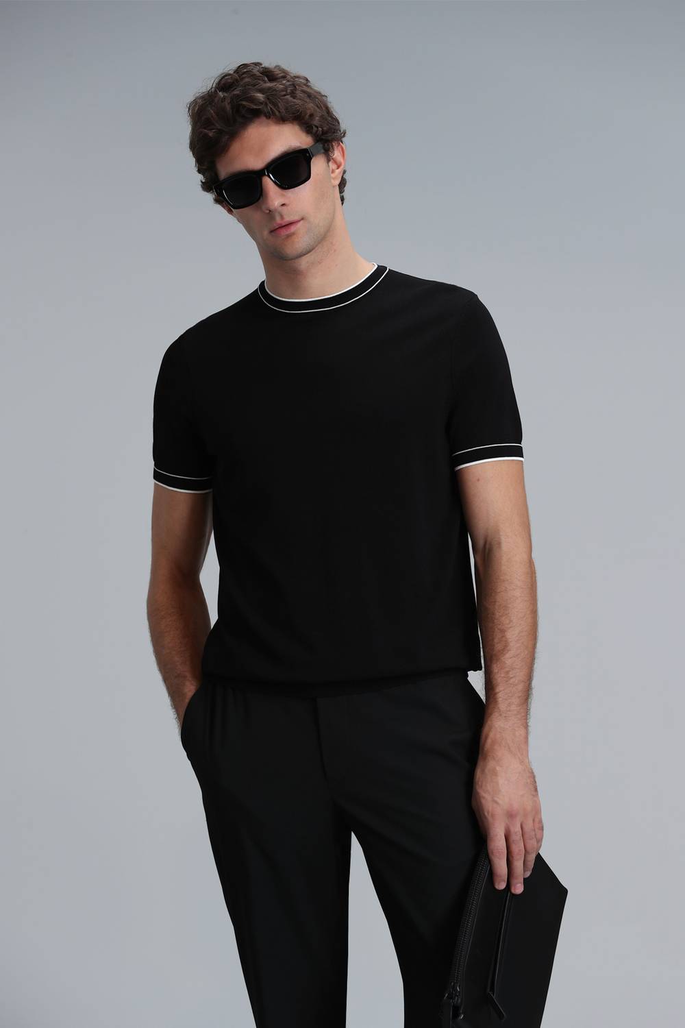 كنزة ستيف للرجال باللون الأسود متاحة بأحجام متنوعة (XS-4XL)