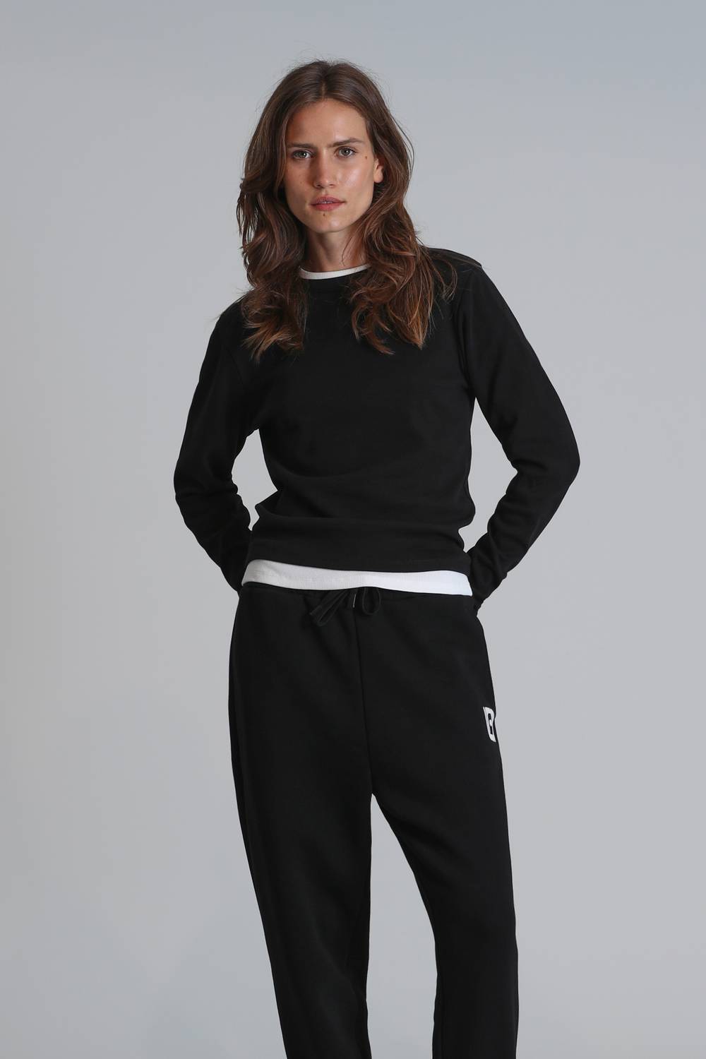 Футболка Amaya женская черная обычного кроя, доступна в размерах S, M, L, XL, XS, XXL