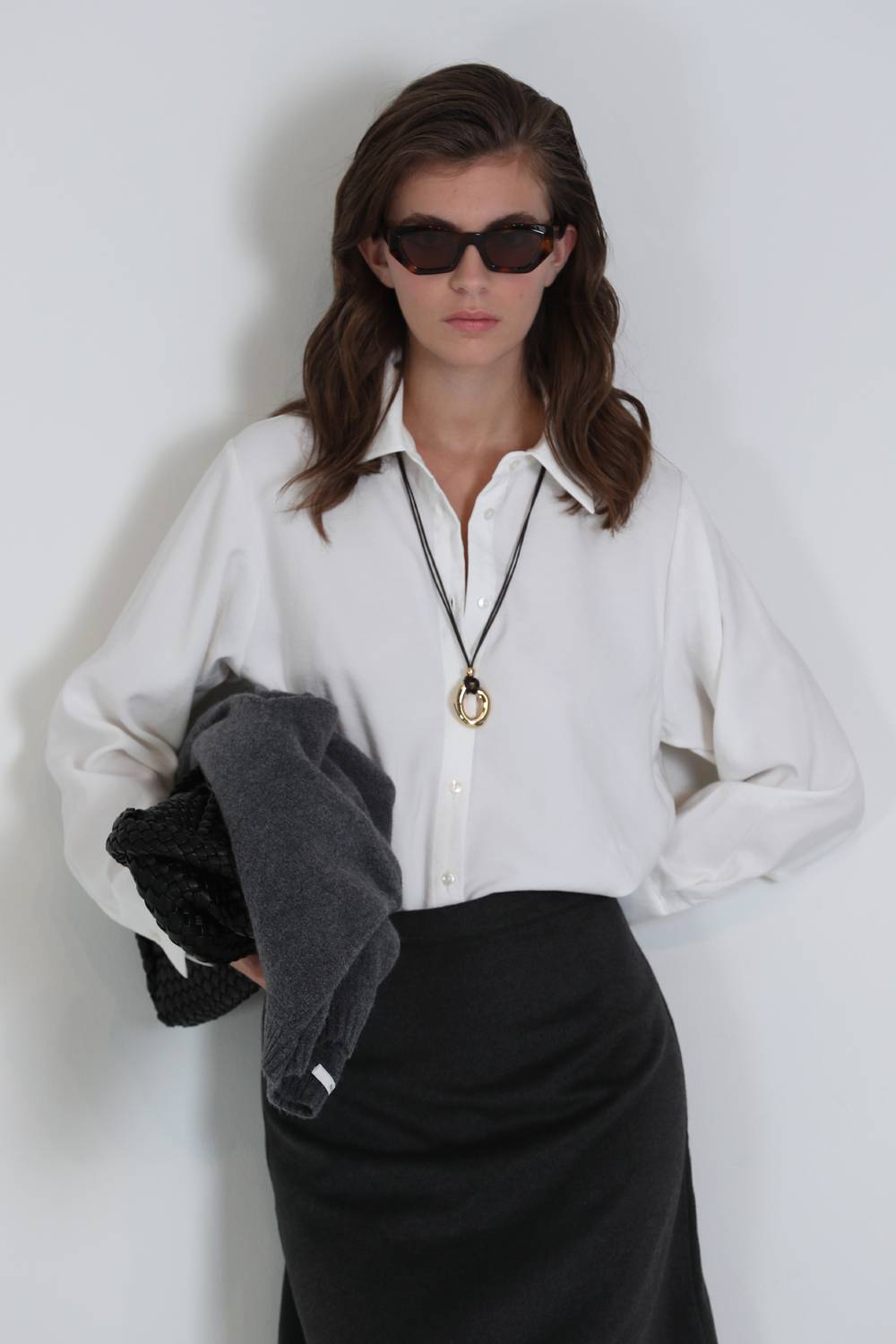 Жіноча сорочка Regular Fit кольору екру, доступна в розмірах S, M, L, XL, XXL, стильний вибір для будь-якого гардеробу