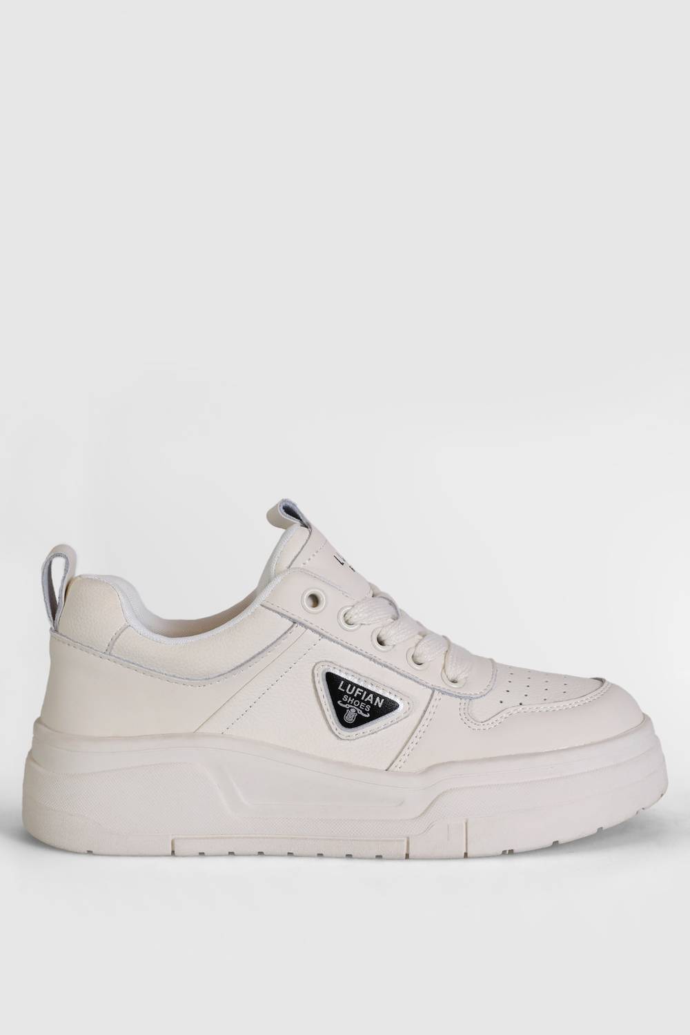 Жіночі кросівки Jennifer, розмір 39, білий колір, ідеальні для спорту та активного відпочинку