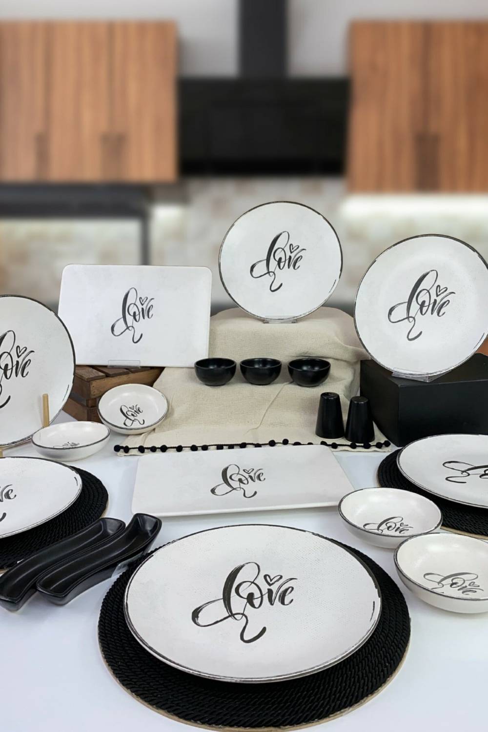 Love 19 Pieces 6 Person Breakfast Set Black