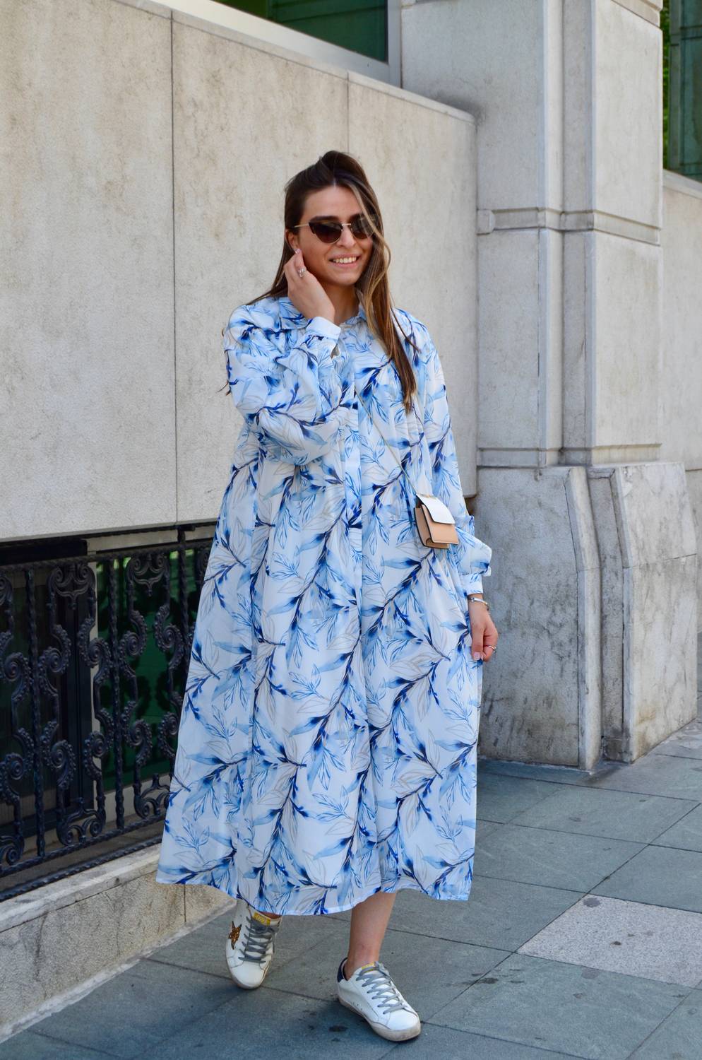 GÖKNUR ARSLAN ÇİÇEK DETAYLI GÖMLEK YAKA ELBİSE