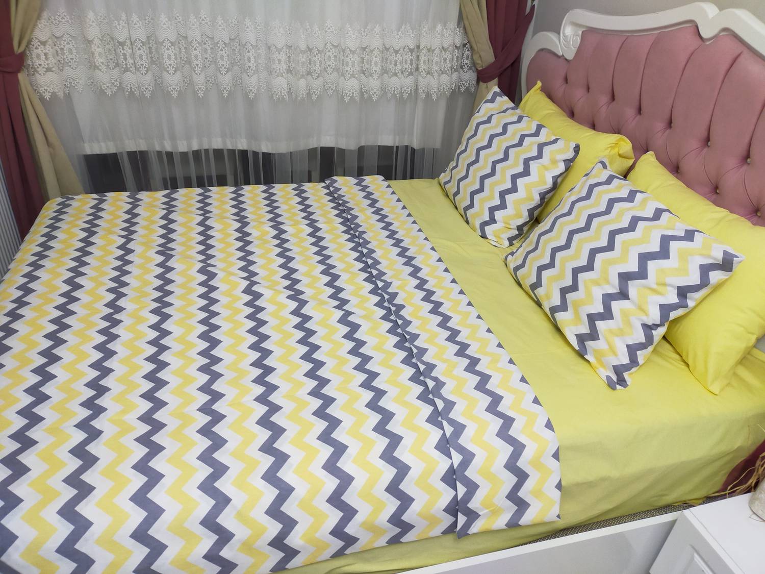 Zigzag patterned king size duvet cover set