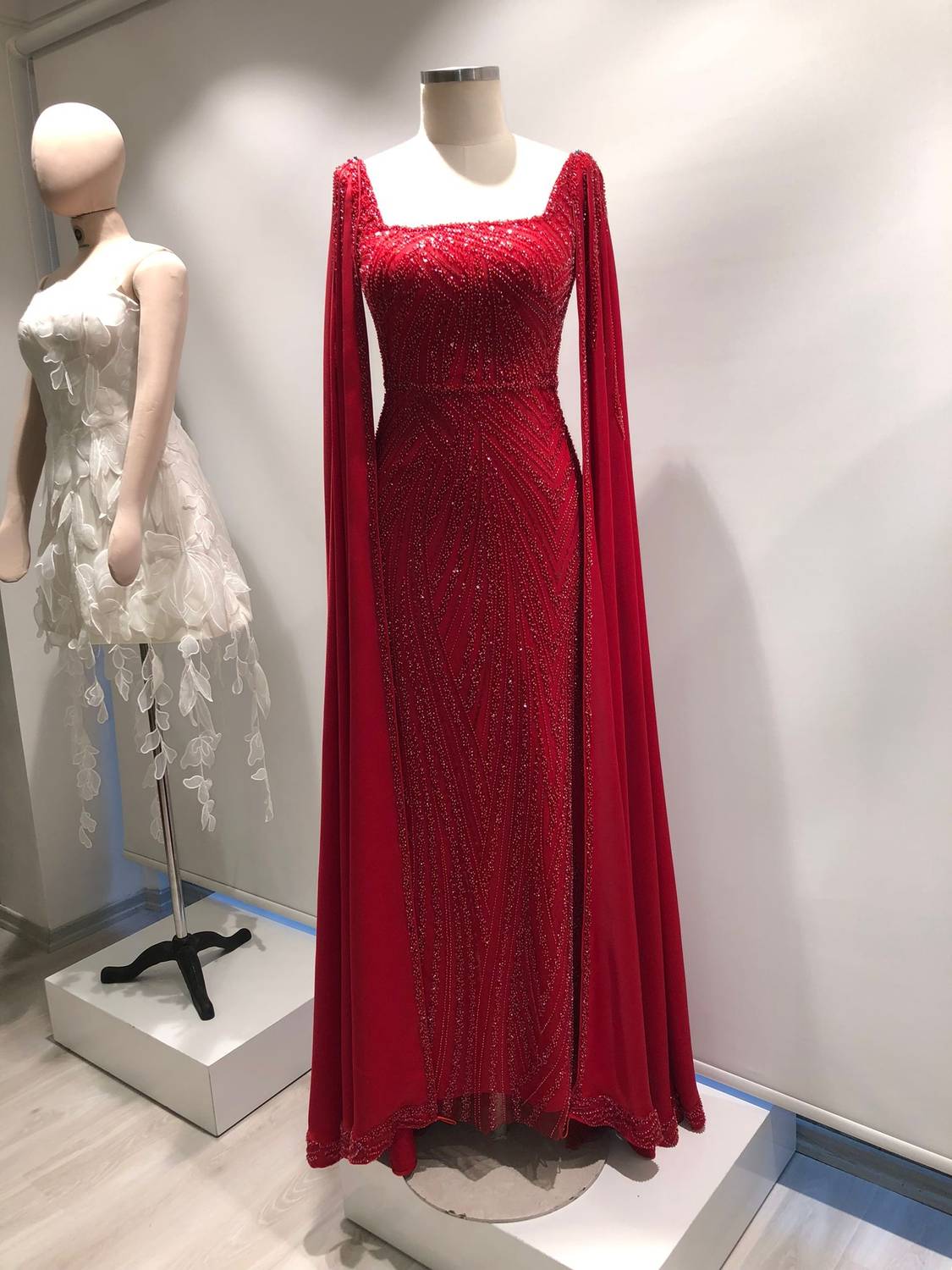 Tasarım Kırmızı Elbise