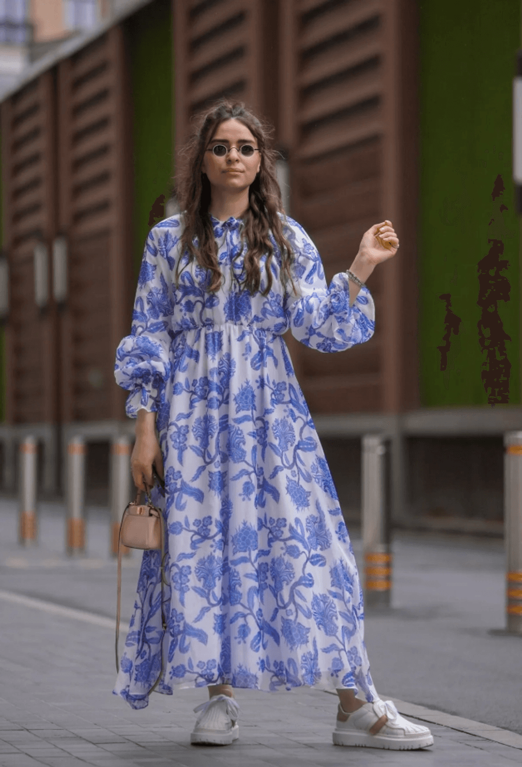 GÖKNUR ARSLAN FLORAL DESENLİ MAVİ ELBİSE