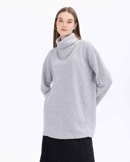 Свитшот с цепочным аксессуаром и высоким воротом, стильный и уютный, для повседневного и особого случая, состав: 72% полиэстер, 28% вискоза - фото 1
