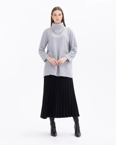 Свитшот с цепочным аксессуаром и высоким воротом, стильный и уютный, для повседневного и особого случая, состав: 72% полиэстер, 28% вискоза - фото 4