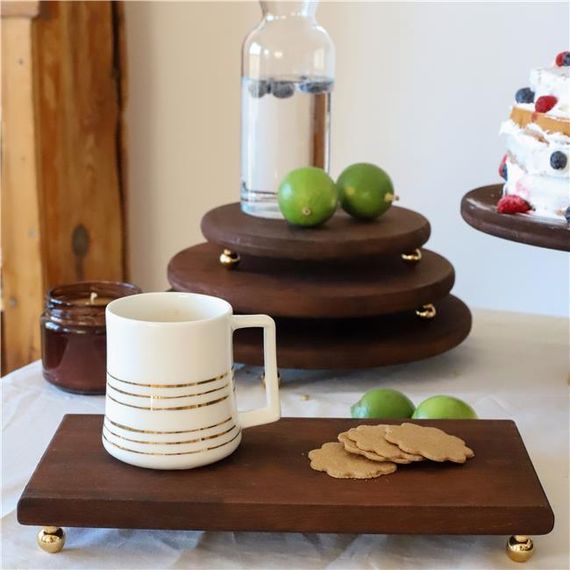 طبق تقديم خشبي 30x14 سم مزود بأقدام كروية ذهبية من أكاييف مصنوع من خشب الزان الطبيعي المعالج للأمان الصحي - صورة 3