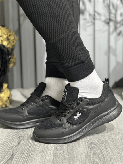 حذاء رياضي رجالي خفيف من إيسكيتك بحالة سوداء، تصميم أنوراك، يضمن راحة المشي مع كفاءة تهوية ومقاومة للتآكل والأحمال - صورة 1