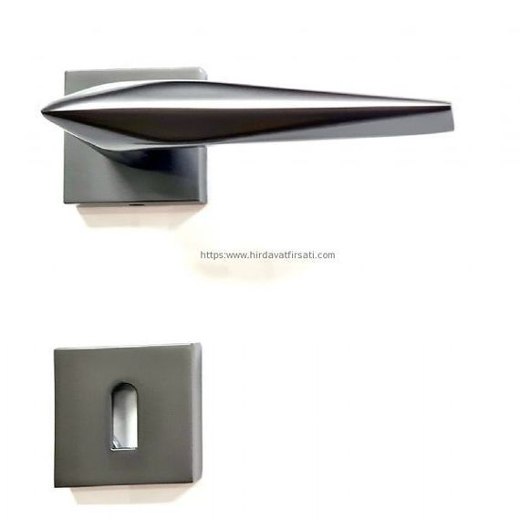 Дверная ручка Prism антрацитового цвета с квадратной розеткой итальянского типа - фото 1