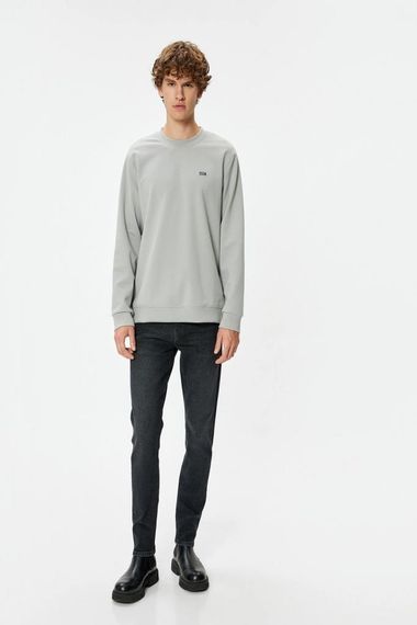 Чорні джинси Koton Slim Fit з нормальною талією та вузькими штанинами, стильні та універсальні для будь-якого образу - фото 1