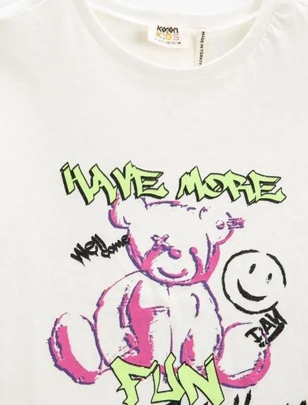 Дитяча футболка для дівчаток Koton з графітиним принтом, короткий рукав, овісайз, велосипедний виріз, кольор екрю, розміри 4-8 років - фото 3