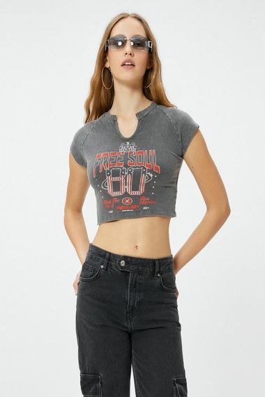 Koton Crop Baskılı Tişört Soluk Efektli V Yaka Kısa Kollu Pamuklu Slim Fit - photo 2