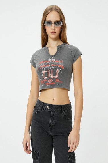 Koton Crop Baskılı Tişört Soluk Efektli V Yaka Kısa Kollu Pamuklu Slim Fit - photo 3