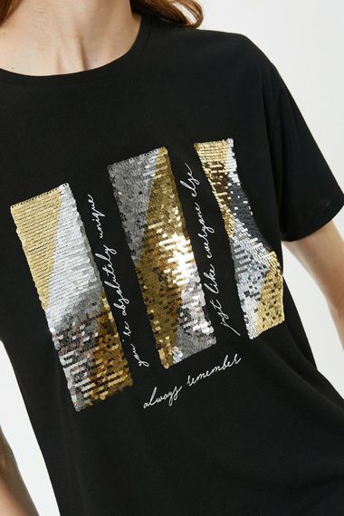 تيشيرت قصير الأكمام بياقة دائرية مزين بالترتر باللون الأسود، مثالي للأيام المزدحمة ومناسب لجميع الإطلالات - صورة 5