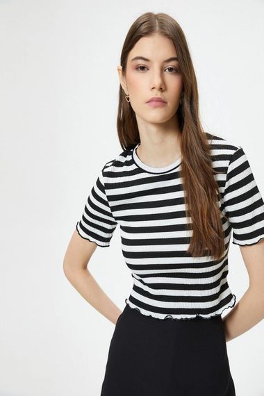 تي شيرت كوتون قصير الأكمام مضلع ورقبة دائرية من القطن - صورة 1