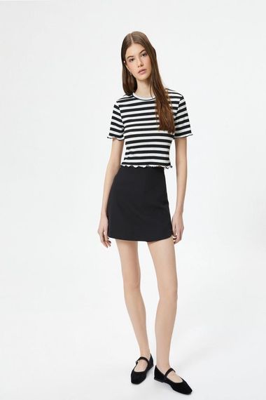 تي شيرت كوتون قصير الأكمام مضلع ورقبة دائرية من القطن - صورة 2