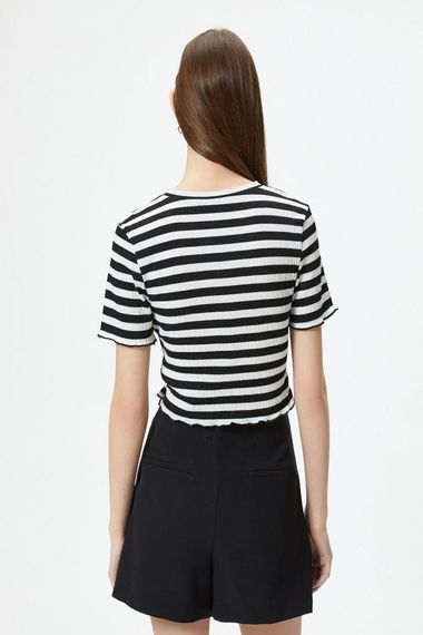 تي شيرت كوتون قصير الأكمام مضلع ورقبة دائرية من القطن - صورة 4