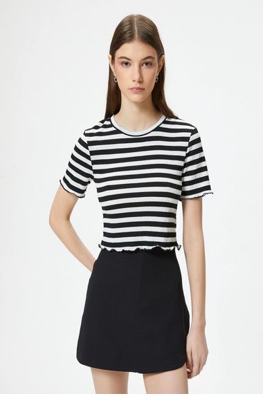 تي شيرت كوتون قصير الأكمام مضلع ورقبة دائرية من القطن - صورة 3