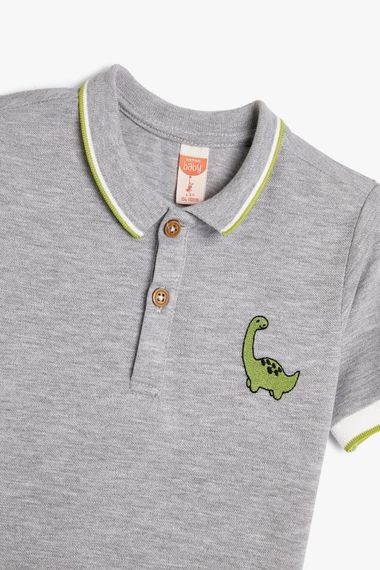 Koton Erkek Bebek Polo Yaka Tişört Kısa Kollu Dinozor İşleme Detaylı Düğmeli - fotoğraf 3