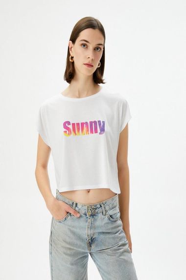 تي شيرت كوتون مطبوع بقلنسوة قصيرة الأكمام بلون أبيض مناسب لجميع الأوقات - صورة 3