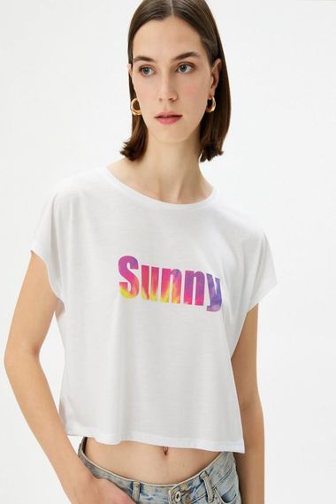 تي شيرت كوتون مطبوع بقلنسوة قصيرة الأكمام بلون أبيض مناسب لجميع الأوقات - صورة 2