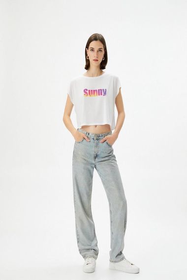 تي شيرت كوتون مطبوع بقلنسوة قصيرة الأكمام بلون أبيض مناسب لجميع الأوقات - صورة 1