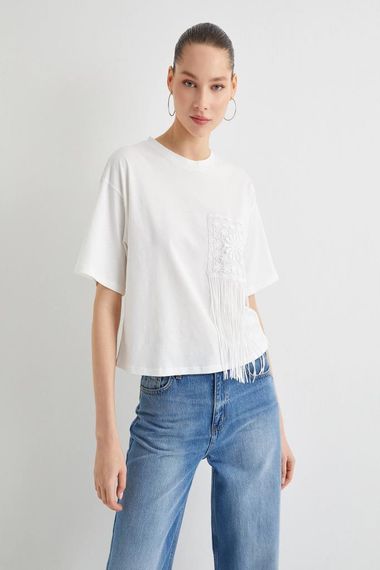 Koton Püsküllü Dantel Detaylı Tişört Kısa Kollu Bisiklet Yaka Pamuklu - fotoğraf 2