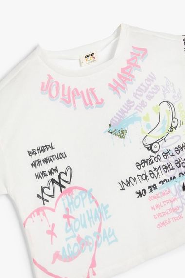 Koton Kız Çocuk Crop Tişört Grafiti Baskılı Kısa Kollu Bisiklet Yaka - fotoğraf 3