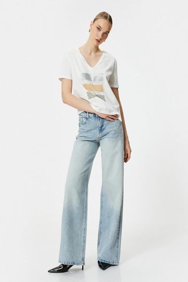 Коротка футболка з V-подібним вирізом, з принтом, виготовлена з 100% бавовни, білого кольору, доступна в розмірах S і L - фото 2