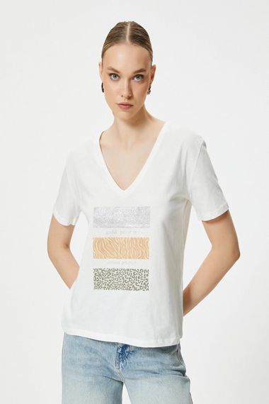 Коротка футболка з V-подібним вирізом, з принтом, виготовлена з 100% бавовни, білого кольору, доступна в розмірах S і L - фото 3