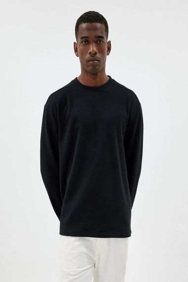 Оверсайз свитер Koton с воротом-лодочкой, текстурой, швами и составом из хлопка, идеален для любого образа - фото 3