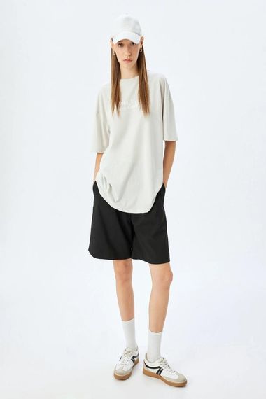 Тішерт з принтом на спині, оверсайз, короткий рукав, бежевий, 100% бавовна, ідеальний для поєднання з легінсами або спортивними штанами - фото 2