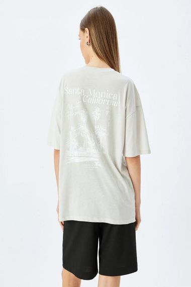 Тішерт з принтом на спині, оверсайз, короткий рукав, бежевий, 100% бавовна, ідеальний для поєднання з легінсами або спортивними штанами - фото 4